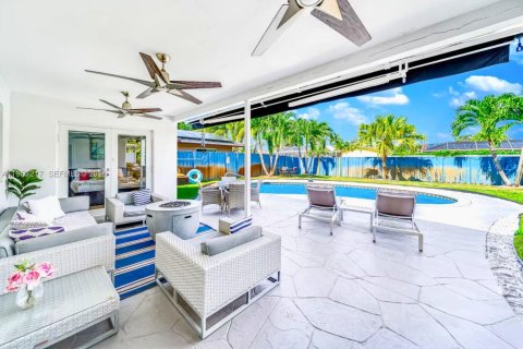 Casa en venta en Hollywood, Florida, 3 dormitorios, 129.04 m2 № 2010598 - foto 2