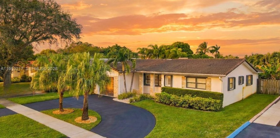 Casa en Hollywood, Florida 3 dormitorios, 129.04 m2 № 2010598