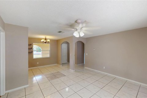 House in Winter Springs, Florida 4 bedrooms, 113.62 sq.m. № 1740505 - photo 6
