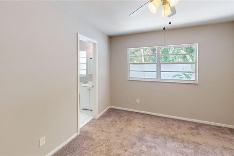 House in Winter Springs, Florida 4 bedrooms, 113.62 sq.m. № 1740505 - photo 8