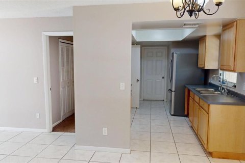 House in Winter Springs, Florida 4 bedrooms, 113.62 sq.m. № 1740505 - photo 4
