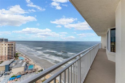 Condo in Daytona Beach Shores, Florida, 2 bedrooms  № 1363521 - photo 22
