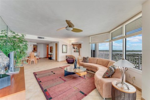 Condo in Daytona Beach Shores, Florida, 2 bedrooms  № 1363521 - photo 7