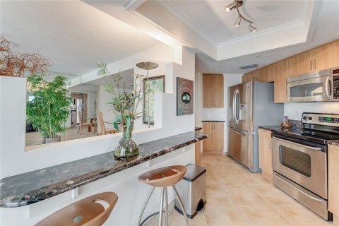 Condo in Daytona Beach Shores, Florida, 2 bedrooms  № 1363521 - photo 13