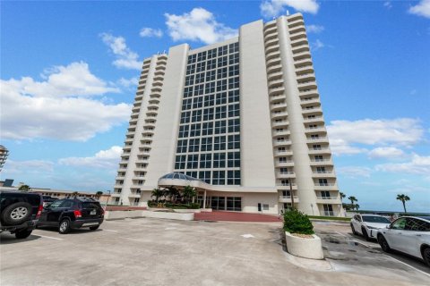 Condo in Daytona Beach Shores, Florida, 2 bedrooms  № 1363521 - photo 1
