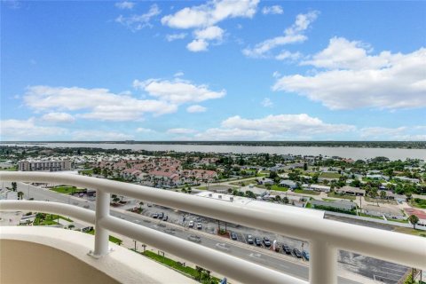 Condo in Daytona Beach Shores, Florida, 2 bedrooms  № 1363521 - photo 25