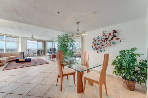 Condo in Daytona Beach Shores, Florida, 2 bedrooms  № 1363521 - photo 4