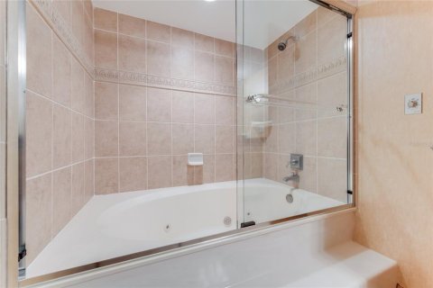 Condo in Daytona Beach Shores, Florida, 2 bedrooms  № 1363521 - photo 20