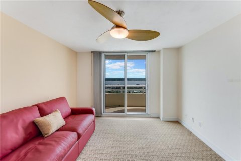 Condo in Daytona Beach Shores, Florida, 2 bedrooms  № 1363521 - photo 24