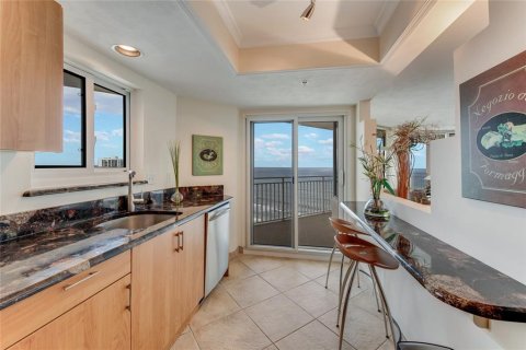 Condo in Daytona Beach Shores, Florida, 2 bedrooms  № 1363521 - photo 11