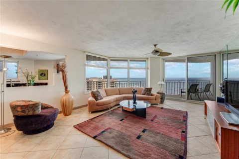 Condo in Daytona Beach Shores, Florida, 2 bedrooms  № 1363521 - photo 6