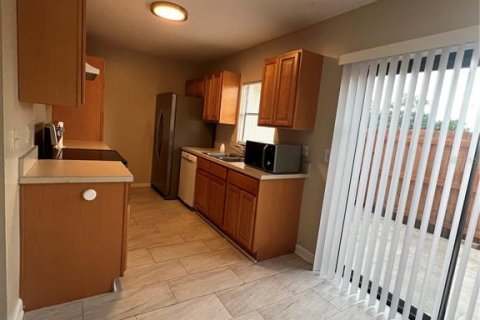 Condo in Orlando, Florida, 3 bedrooms № 2215781 - photo 7