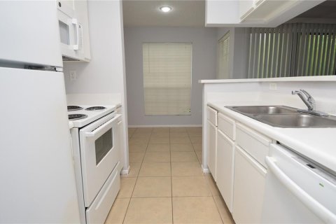 Condo in Tampa, Florida, 1 bedroom  № 1843537 - photo 11