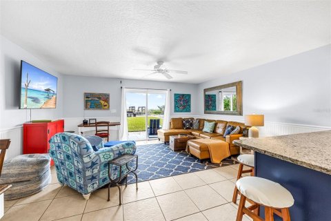 Condo in Cocoa Beach, Florida, 2 bedrooms  № 1643054 - photo 4