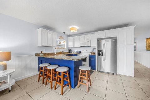 Condo in Cocoa Beach, Florida, 2 bedrooms  № 1643054 - photo 6