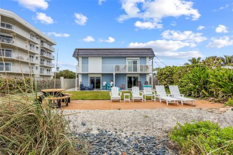 Condo in Cocoa Beach, Florida, 2 bedrooms  № 1643054 - photo 17