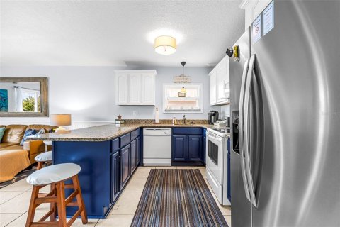 Condo in Cocoa Beach, Florida, 2 bedrooms  № 1643054 - photo 7