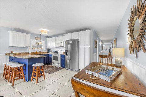 Condo in Cocoa Beach, Florida, 2 bedrooms  № 1643054 - photo 8