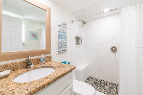 Condo in Cocoa Beach, Florida, 2 bedrooms  № 1643054 - photo 11