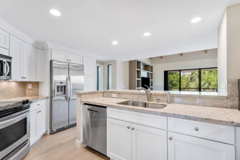 Condo in North Palm Beach, Florida, 3 bedrooms № 2261072 - photo 14