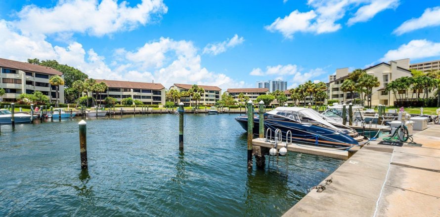 Condo in North Palm Beach, Florida, 3 bedrooms № 2261072