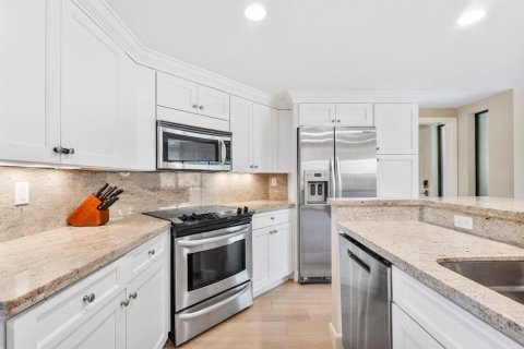Condo in North Palm Beach, Florida, 3 bedrooms № 2261072 - photo 13