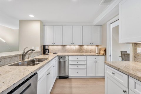Condo in North Palm Beach, Florida, 3 bedrooms № 2261072 - photo 7