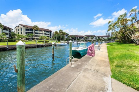 Condo in North Palm Beach, Florida, 3 bedrooms № 2261072 - photo 4