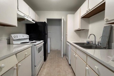 Copropriété à louer à Sunrise, Floride: 2 chambres, 83.61 m2 № 1997595 - photo 9