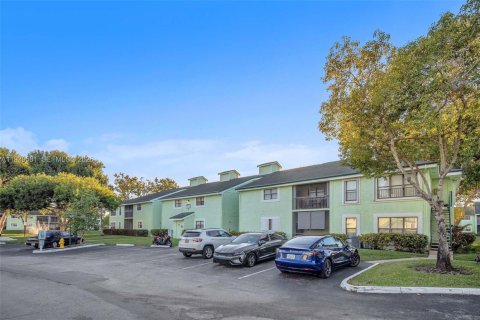 Copropriété à louer à Sunrise, Floride: 2 chambres, 83.61 m2 № 1997595 - photo 2