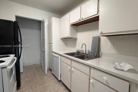 Copropriété à louer à Sunrise, Floride: 2 chambres, 83.61 m2 № 1997595 - photo 11