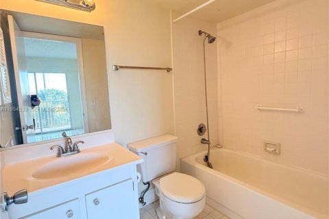 Купить кондоминиум в Пемброк-Пайнс, Флорида 1 спальня, 75.34м2, № 2011039 - фото 13