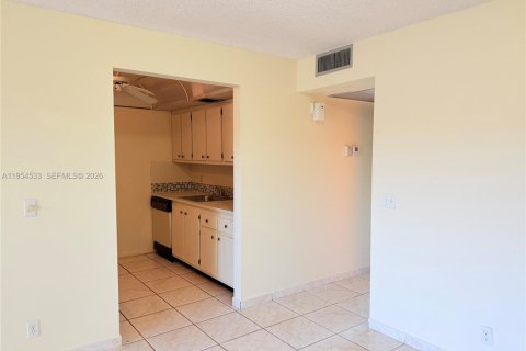 Купить кондоминиум в Пемброк-Пайнс, Флорида 1 спальня, 75.34м2, № 2011039 - фото 5