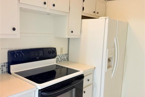 Купить кондоминиум в Пемброк-Пайнс, Флорида 1 спальня, 75.34м2, № 2011039 - фото 7