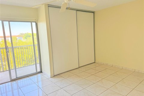 Купить кондоминиум в Пемброк-Пайнс, Флорида 1 спальня, 75.34м2, № 2011039 - фото 15