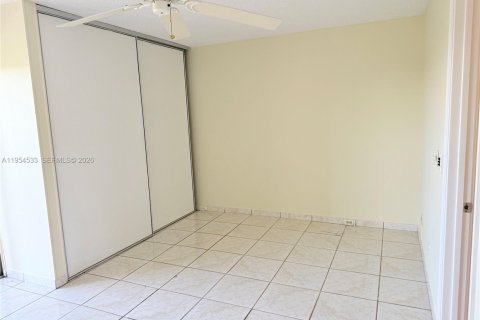 Купить кондоминиум в Пемброк-Пайнс, Флорида 1 спальня, 75.34м2, № 2011039 - фото 10