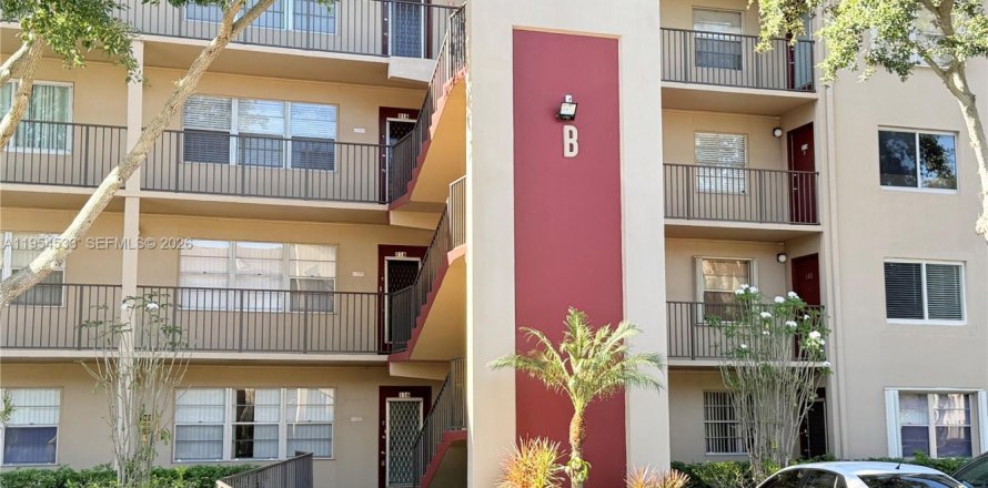 Кондоминиум с 1 спальней в Пемброк-Пайнс, Флорида № 2011039