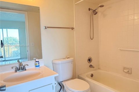 Купить кондоминиум в Пемброк-Пайнс, Флорида 1 спальня, 75.34м2, № 2011039 - фото 17