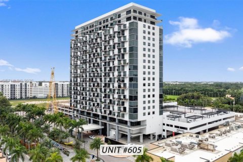 Condo in Doral, Florida, 1 bedroom  № 2003136 - photo 7