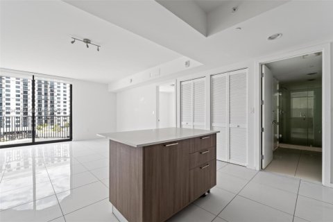 Condo in Doral, Florida, 1 bedroom  № 2003136 - photo 17