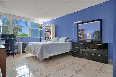 Copropriété à vendre à North Miami Beach, Floride: 2 chambres, 122.45 m2 № 1977819 - photo 13