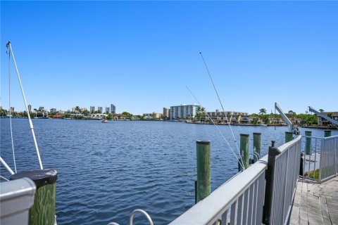 Copropriété à vendre à North Miami Beach, Floride: 2 chambres, 122.45 m2 № 1977819 - photo 30