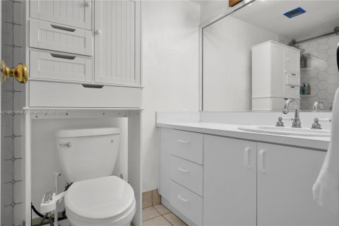 Copropriété à vendre à North Miami Beach, Floride: 2 chambres, 122.45 m2 № 1977819 - photo 17