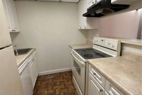 Condo in Hollywood, Florida, 1 bedroom  № 2035734 - photo 10