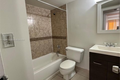 Condo in Hollywood, Florida, 1 bedroom  № 2035734 - photo 14