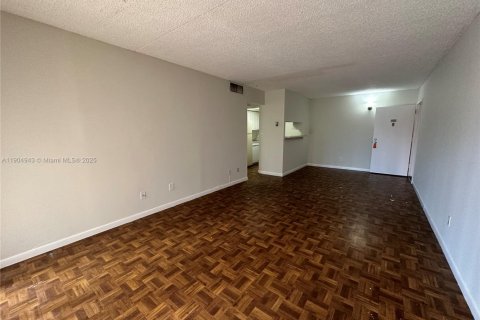 Condo in Hollywood, Florida, 1 bedroom  № 2035734 - photo 6