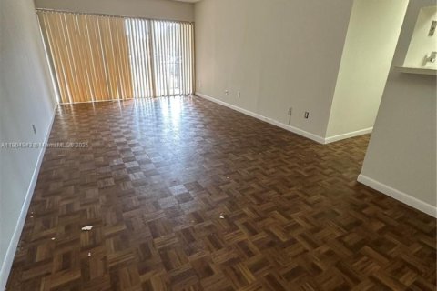 Condo in Hollywood, Florida, 1 bedroom  № 2035734 - photo 7