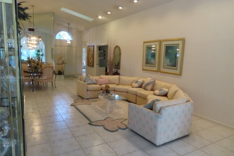 House in Boynton Beach, Florida 3 bedrooms, 203.18 sq.m. № 1945606 - photo 11