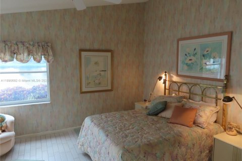 House in Boynton Beach, Florida 3 bedrooms, 203.18 sq.m. № 1945606 - photo 24