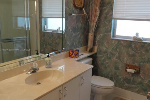 House in Boynton Beach, Florida 3 bedrooms, 203.18 sq.m. № 1945606 - photo 17
